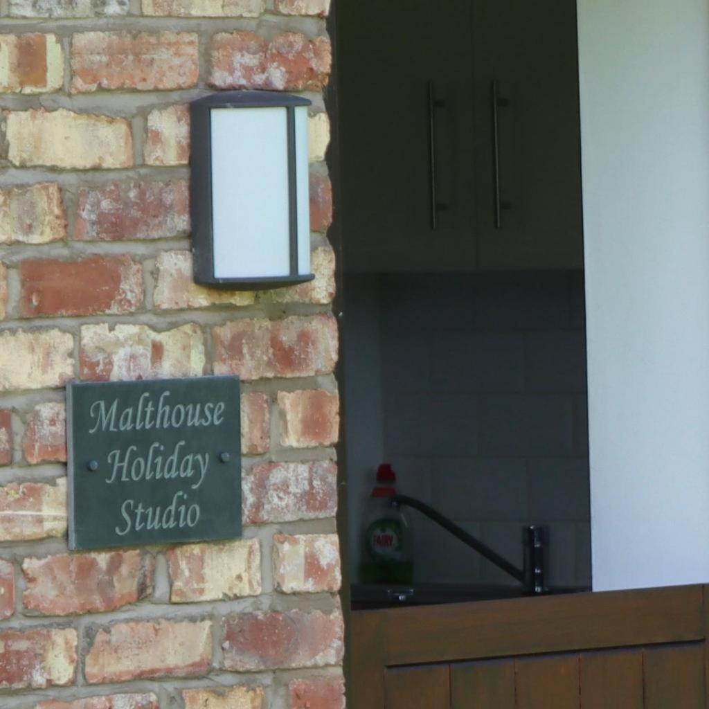 Malthouse Farm Cottage Studio Dilhorne 外观 照片